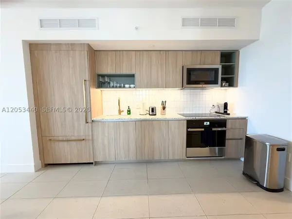 159 NE 6th St #3215, Miami, FL 33132