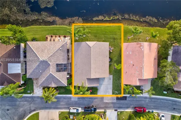 112 Caribe Ct, Green Acres, FL 33413