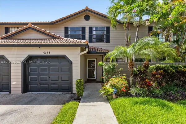 9153 Vineyard Lake Dr, Plantation, FL 33324