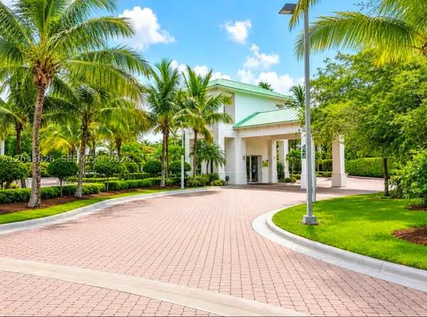 5300 NW 87th Ave #915, Doral, FL 33178