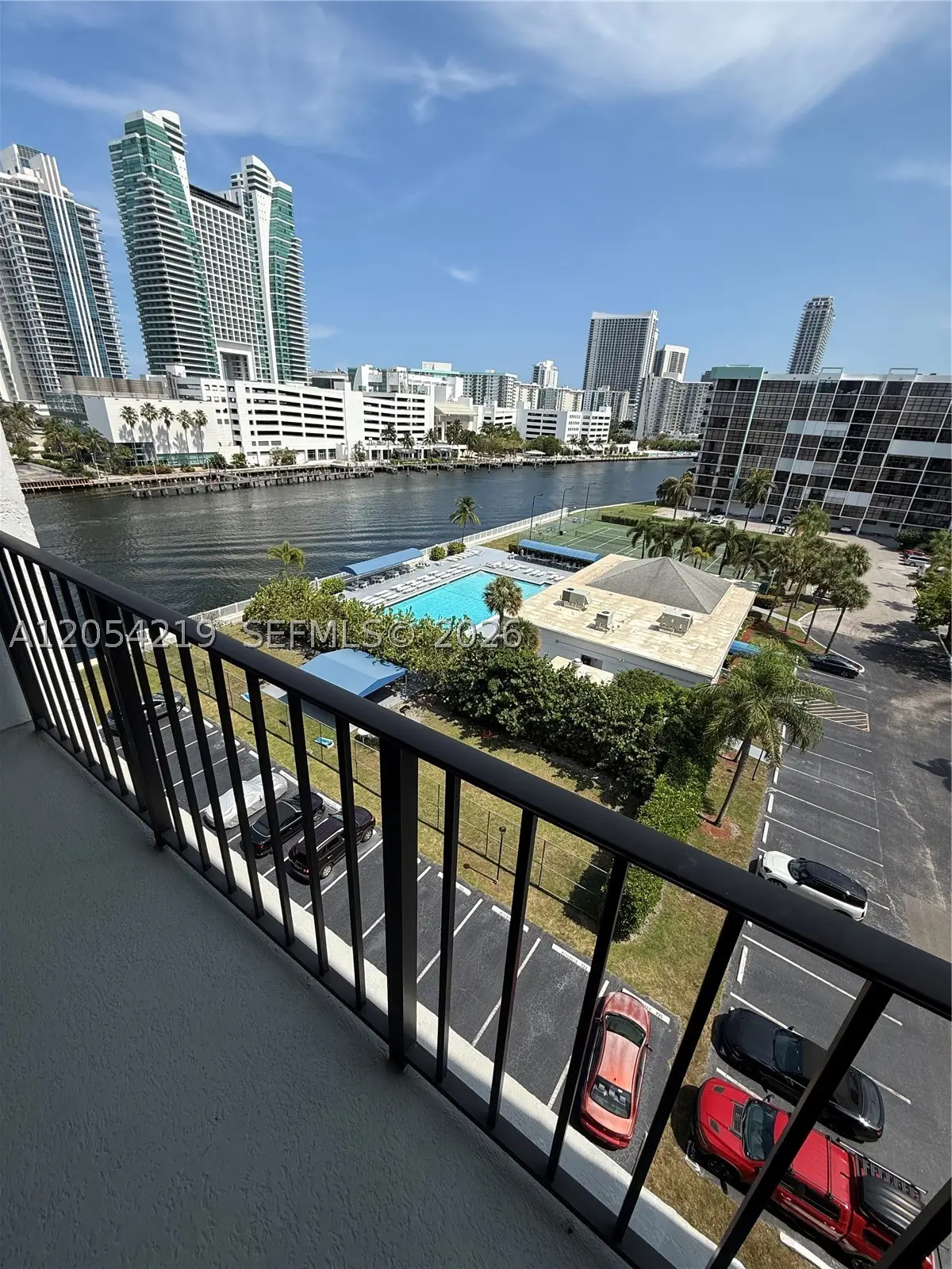 600 Parkview Dr #818, Hallandale Beach, FL 33009 - #1