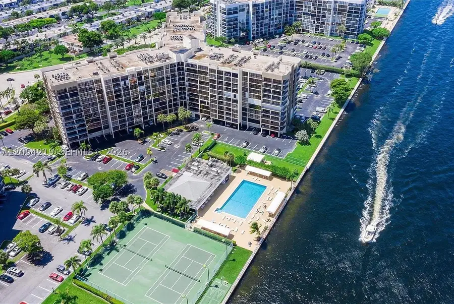 600 Parkview Dr #818, Hallandale Beach, FL 33009 - #2