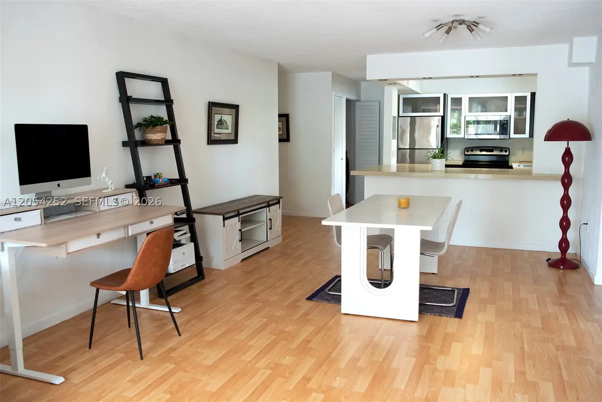 1045 10th St #204, Miami Beach, FL 33139 - #1