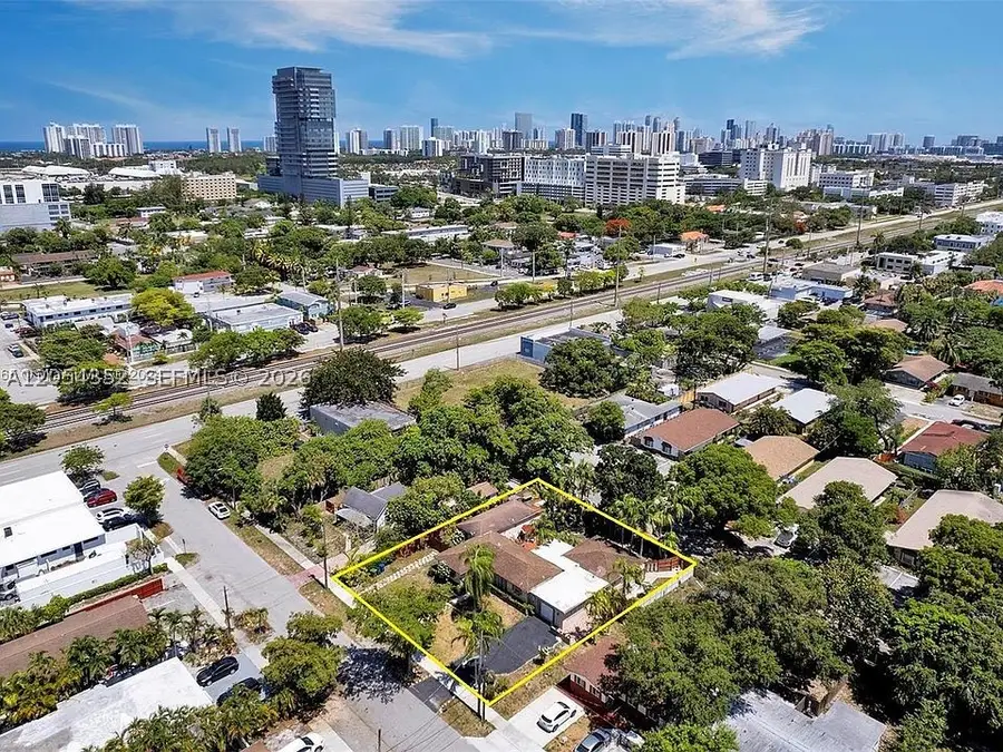 23 SW 8th St, Hallandale Beach, FL 33009 - #2