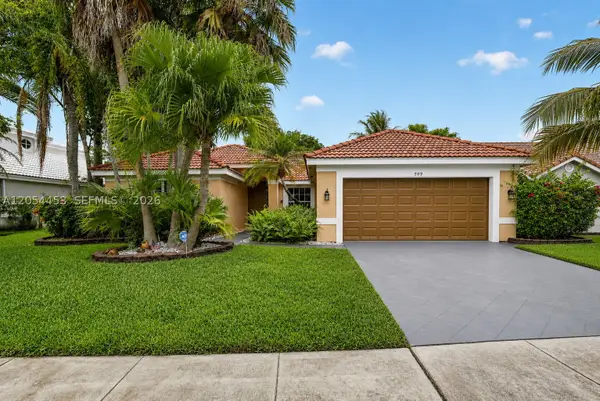 709 NW 177th Ave, Pembroke Pines, FL 33029