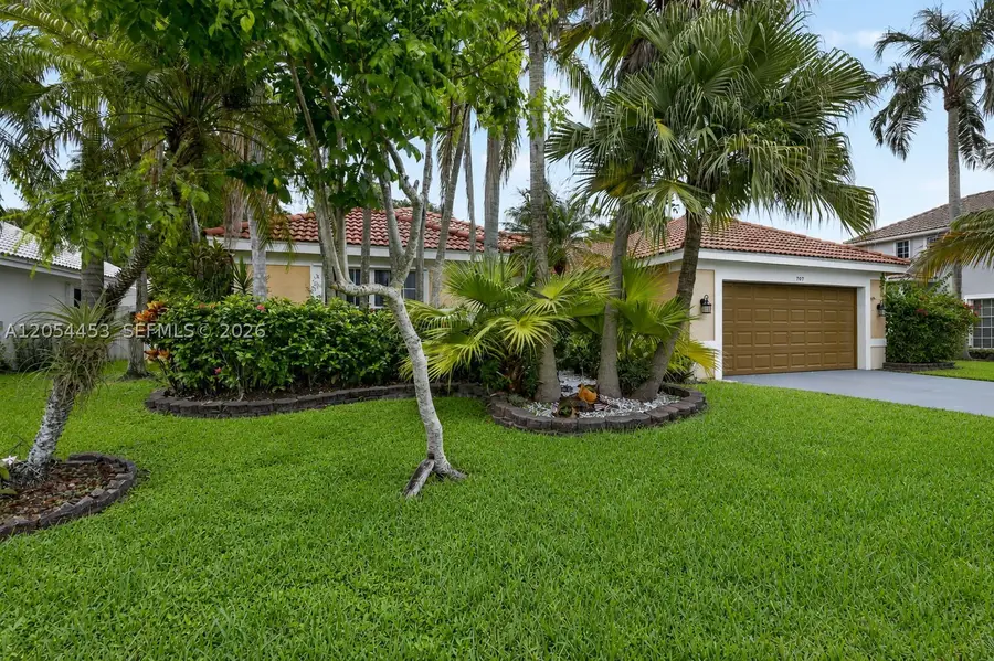 709 NW 177th Ave, Pembroke Pines, FL 33029 - #2