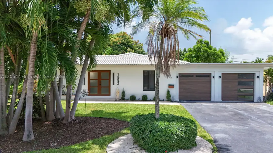 1892 NE 33rd St, Oakland Park, FL 33306 - #2