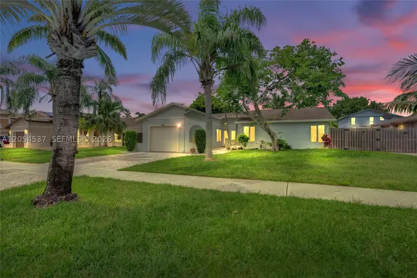 3946 NW 1st Dr, Deerfield Beach, FL 33442