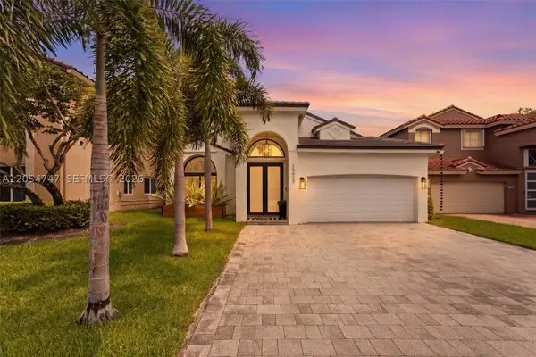 15645 SW 16th Ct, Pembroke Pines, FL 33027
