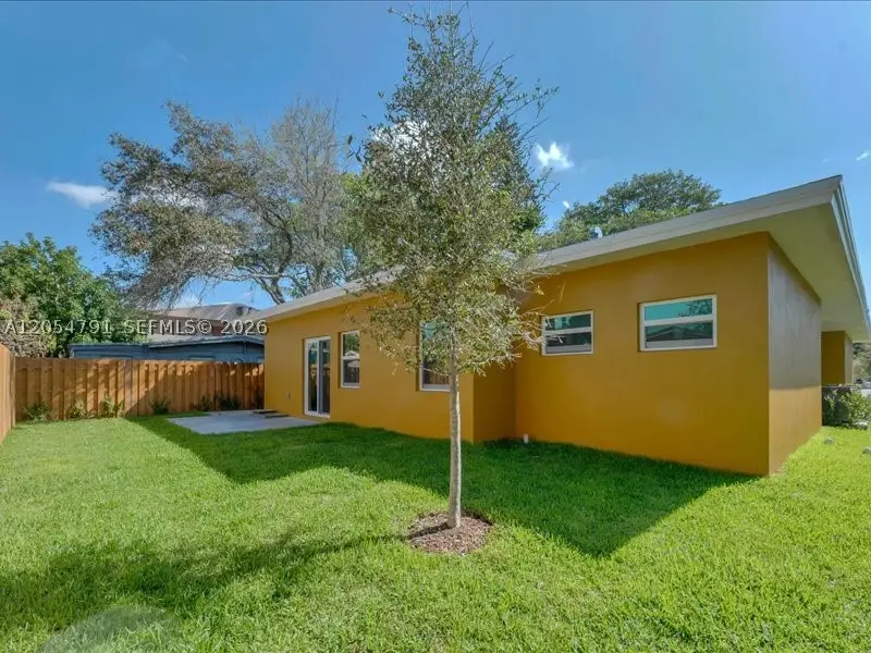 1541 SW 44 Ave, Broadview Park, FL 333317 - #2
