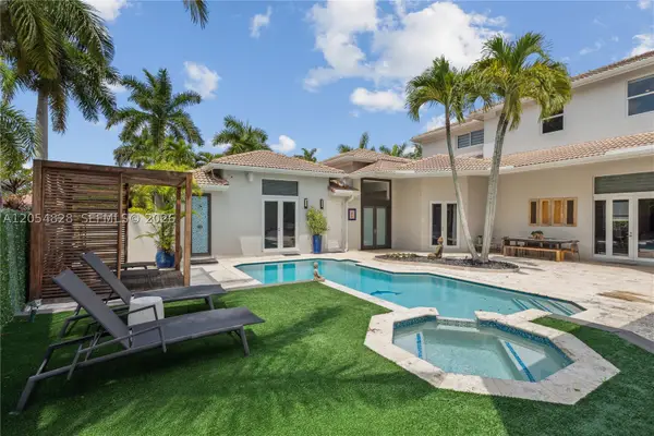 1371 Victoria Isle Dr, Weston, FL 33327