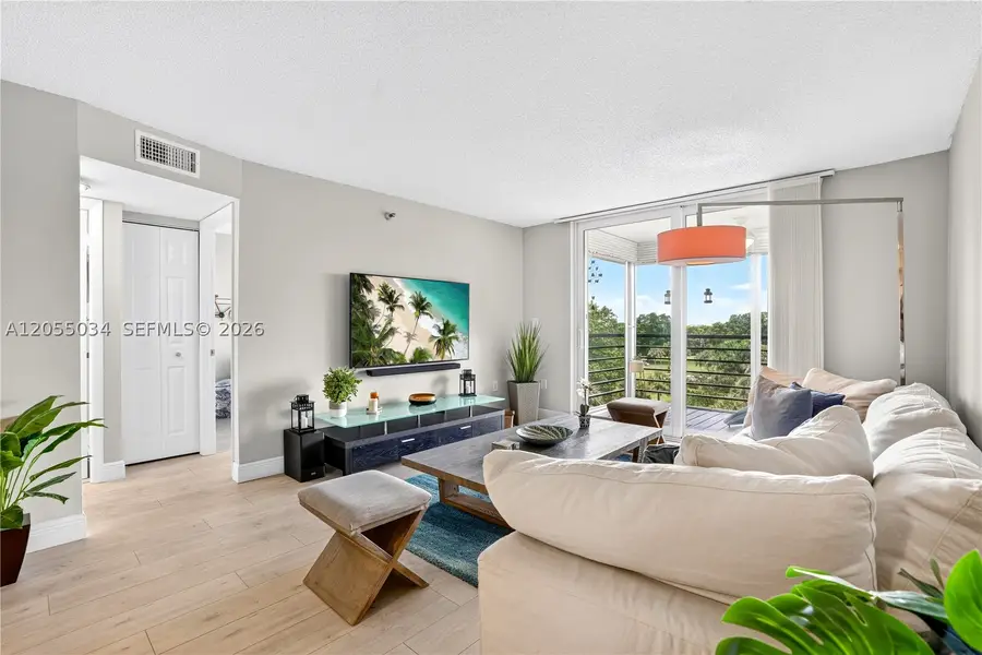 900 Saint Charles Pl #621, Pembroke Pines, FL 33026 - #3