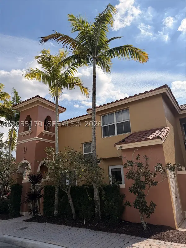 906 SW 143rd Ave #2005, Pembroke Pines, FL 33027