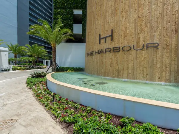 16385 Biscayne Blvd #1103, North Miami Beach, FL 33160