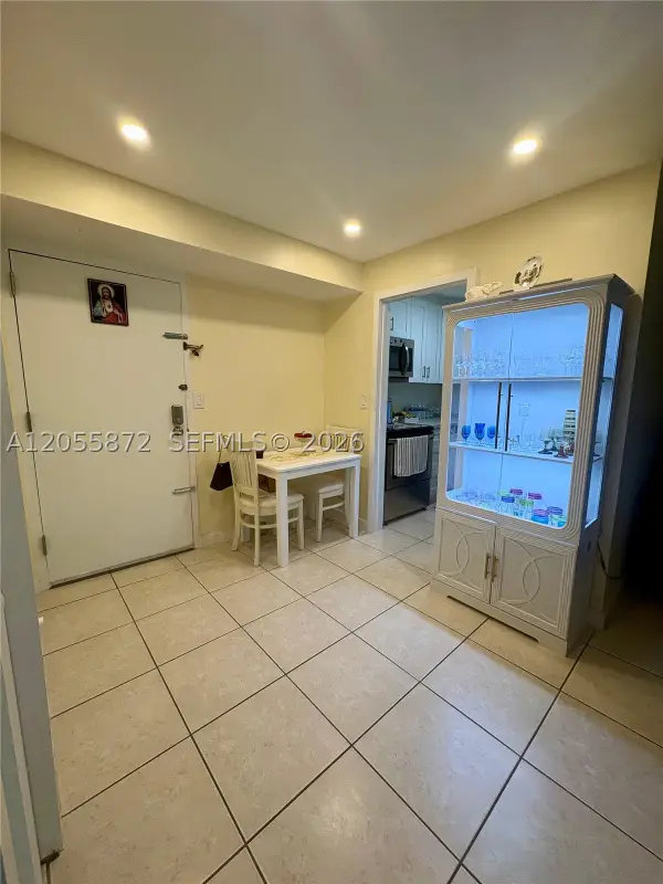 5050 NW 7th St #309, Miami, FL 33126