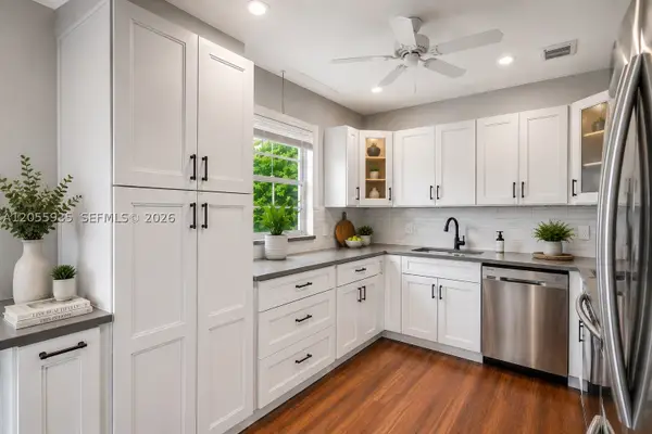 13475 SW 9th St #401A, Pembroke Pines, FL 33027