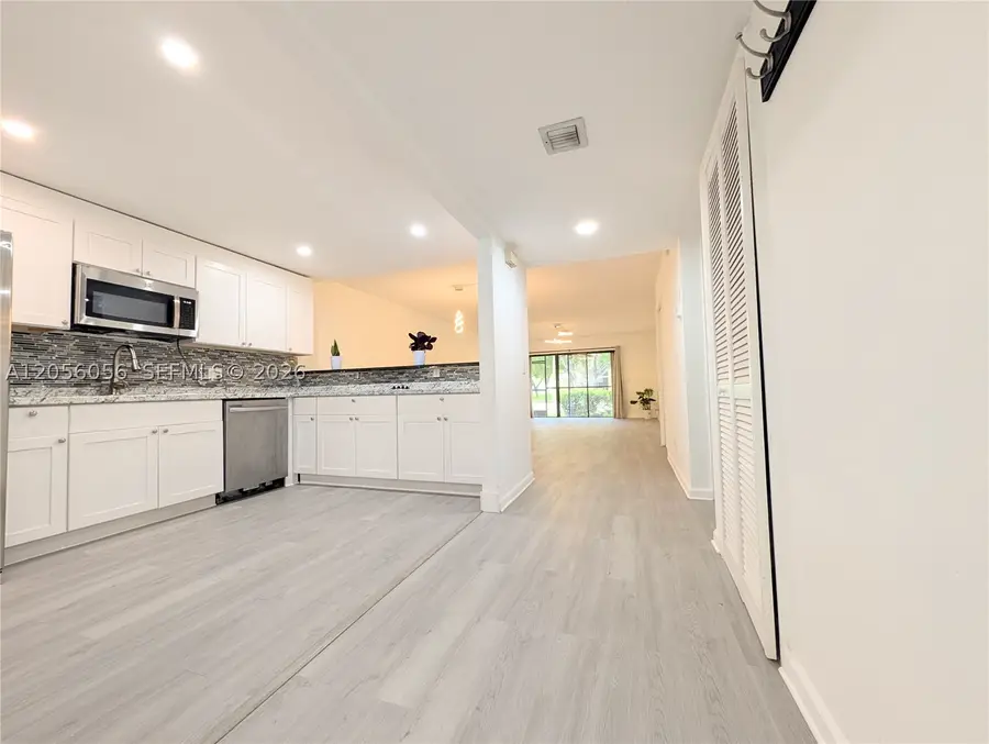 310 Lakeview Dr #105, Weston, FL 33326 - #3