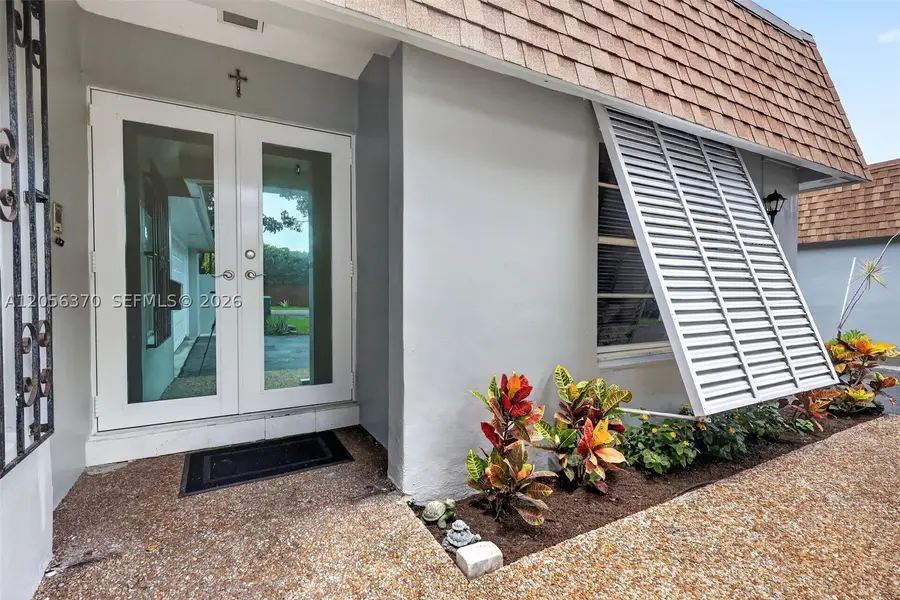 18808 W Lake Dr, Hialeah, FL 33015 - #3