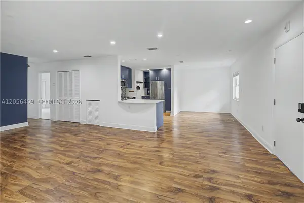 6815 Edgewater Dr #201, Coral Gables, FL 33133