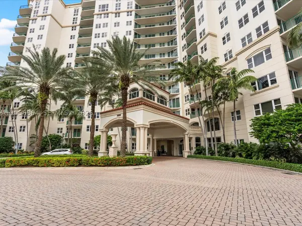 20000 E Country Club Dr #416, Aventura, FL 33180