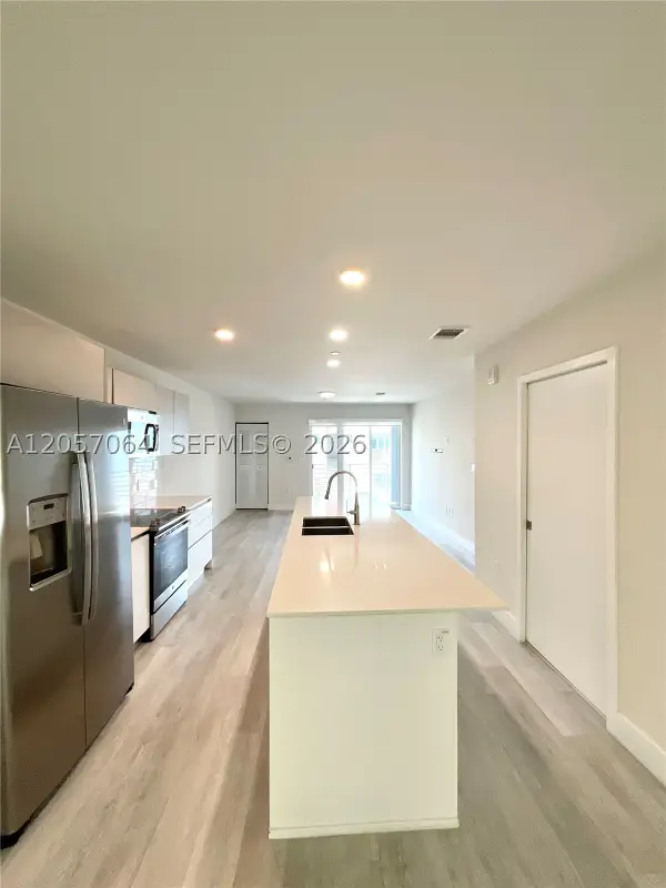 2555 NE 193rd St #2206, Miami, FL 33180