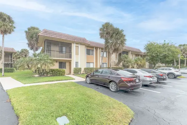 325 Lakeview Dr #102, Weston, FL 33326