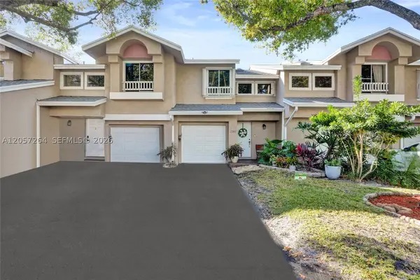 2260 W Discovery Cir W, Deerfield Beach, FL 33442