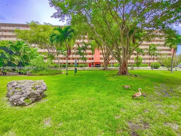 1710 NE 191st St #103-3, Miami, FL 33179