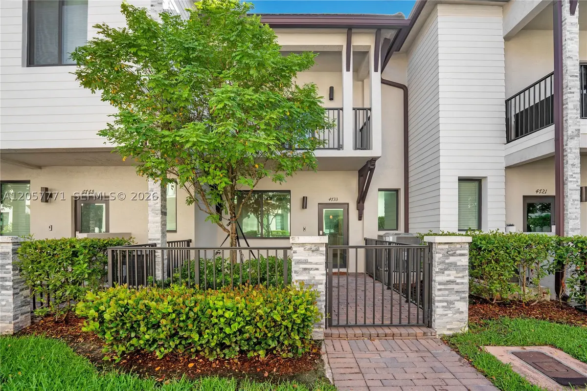 4733 NW 83rd Pkwy, Doral, FL 33166 - #1