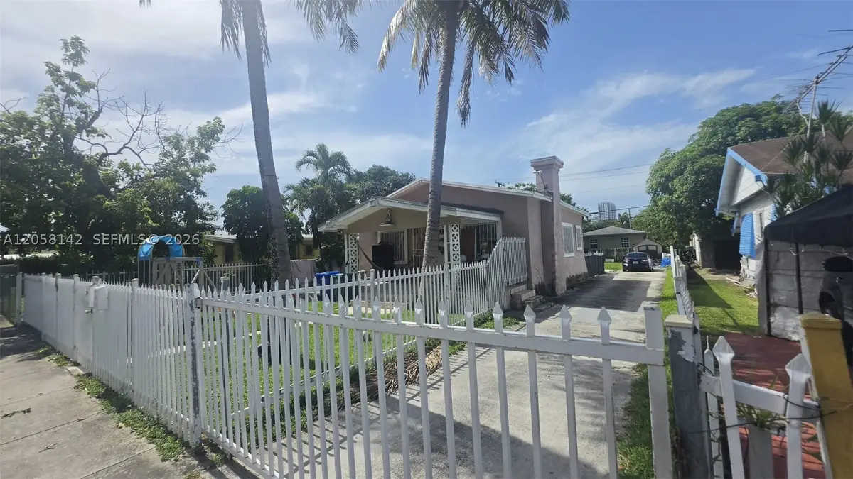 1888 NW 18th St, Miami, FL 33125 - #1