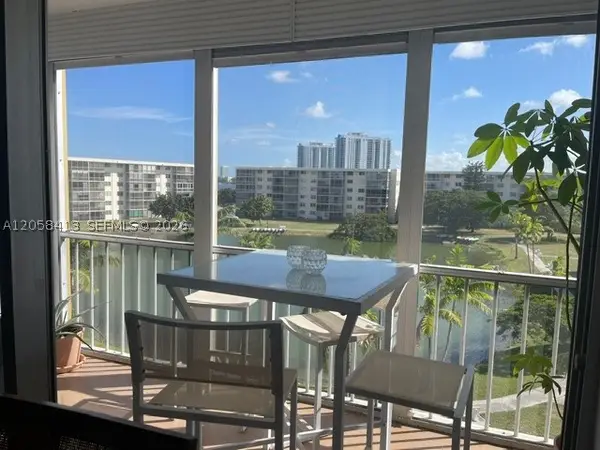 2855 Leonard Dr #H511, Aventura, FL 33160