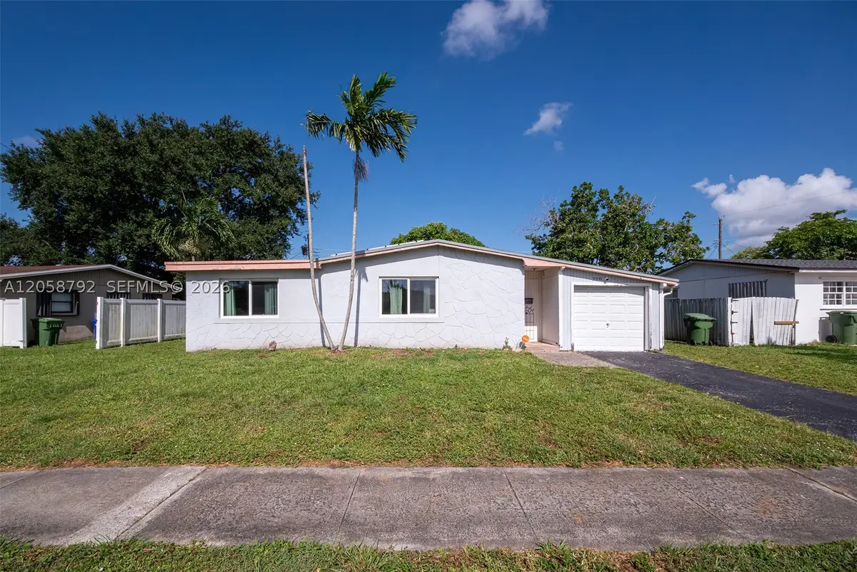 220 SW 65th Ave, Pembroke Pines, FL 33023 - #1