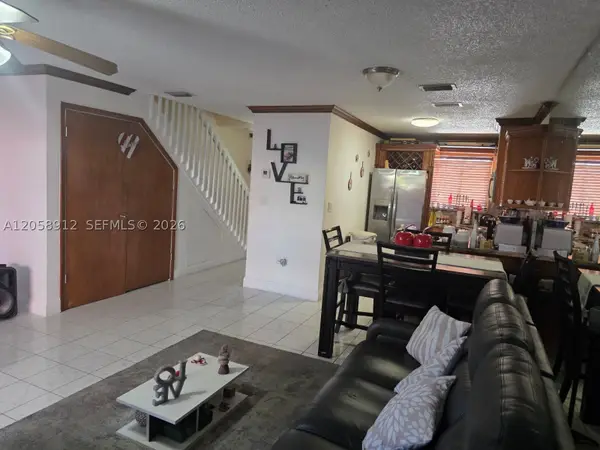 8085 NW 8th St #6, Miami, FL 33126