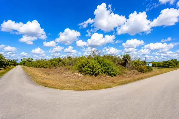 101 Holland Dr, La Belle, FL 33935