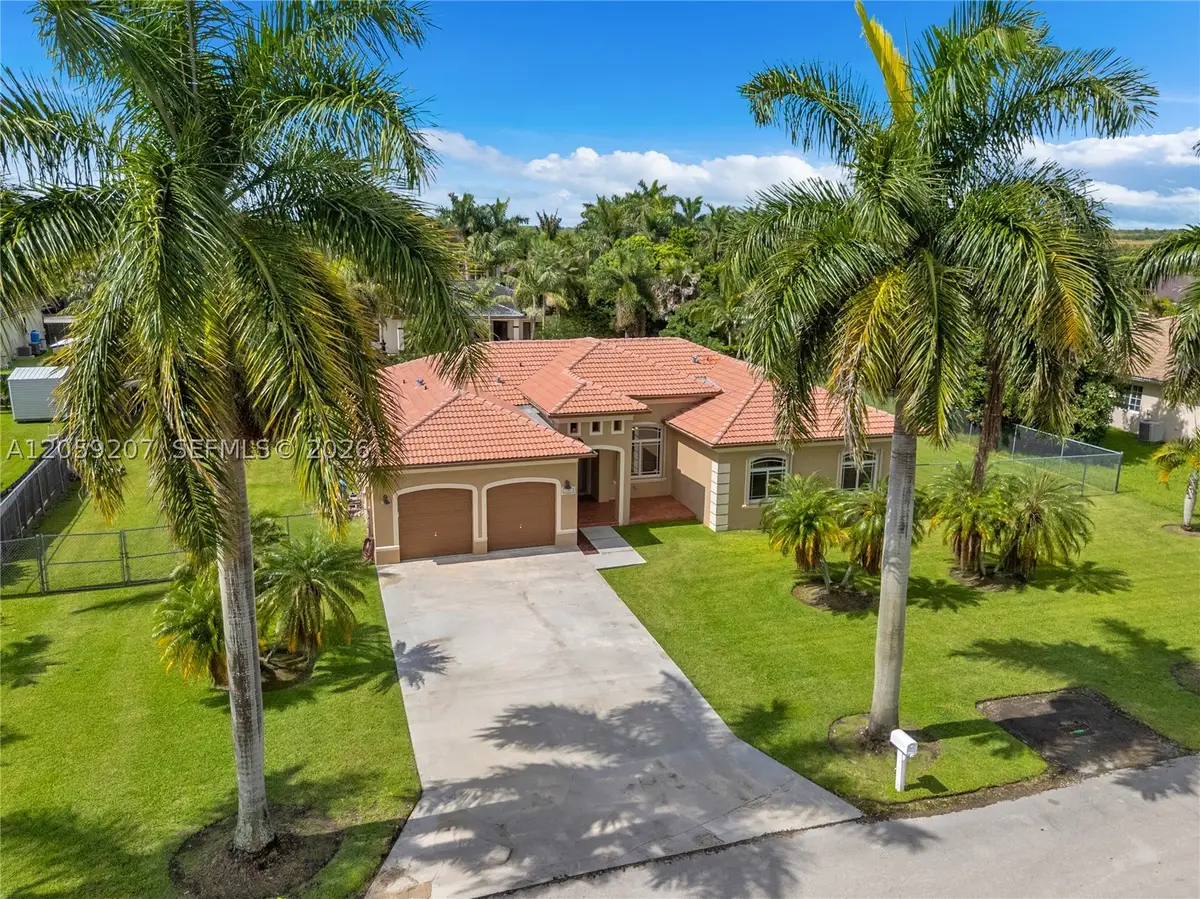 20464 SW 325th St, Homestead, FL 33030 - #1