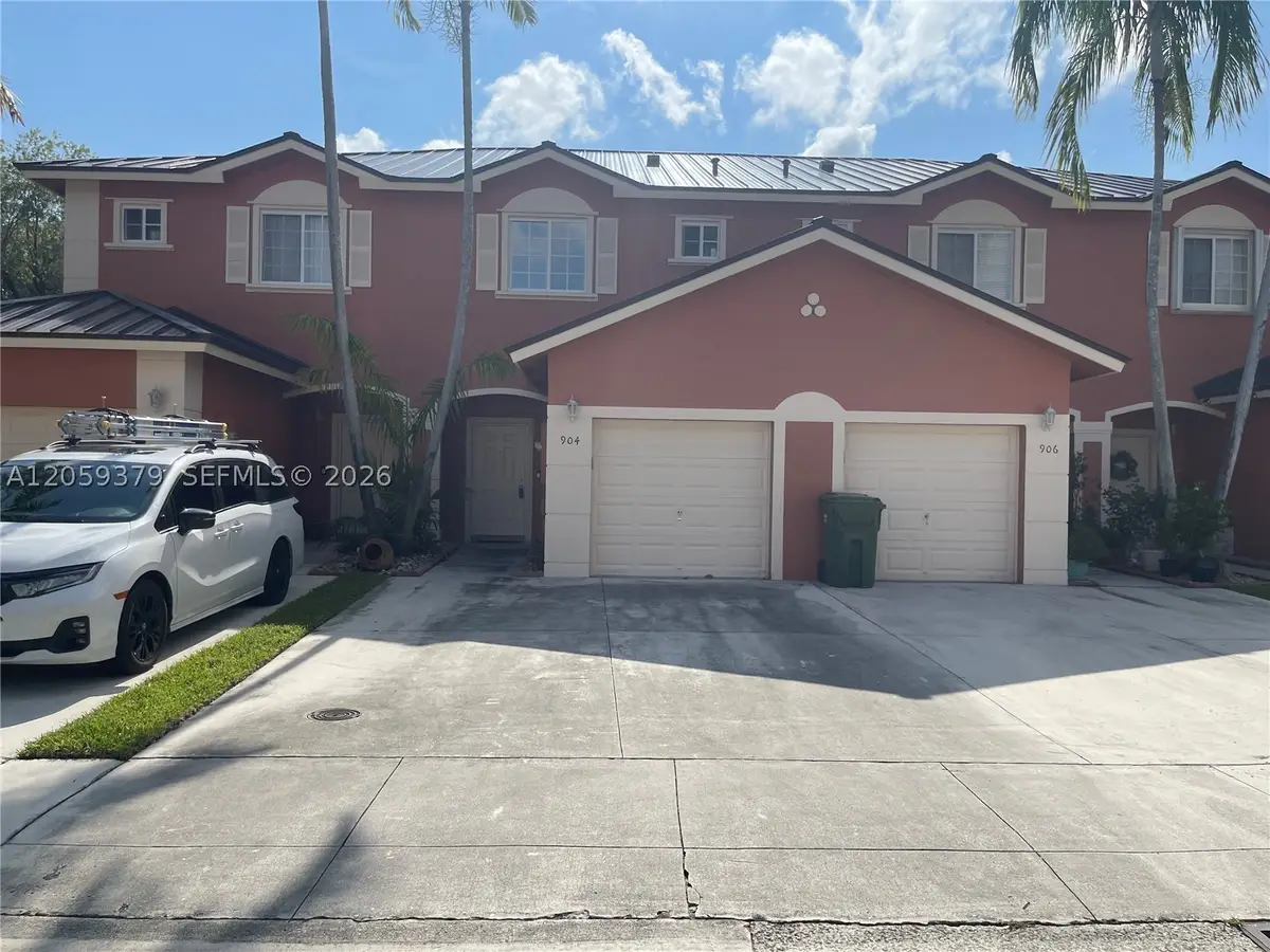 904 NW 100th Ave, Pembroke Pines, FL 33024 - #1