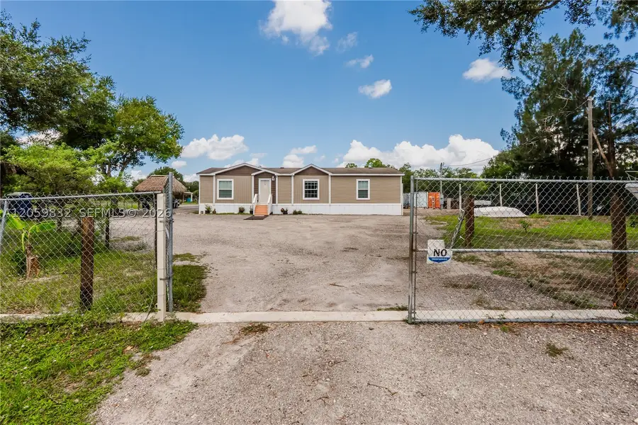 130 S Nogal St, Clewiston, FL 33440 - #3