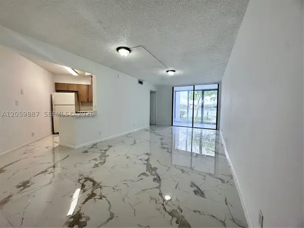 212 Lake Pointe Dr #107, Oakland Park, FL 33309