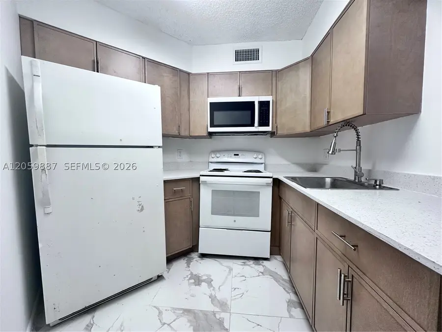 212 Lake Pointe Dr #107, Oakland Park, FL 33309 - #2