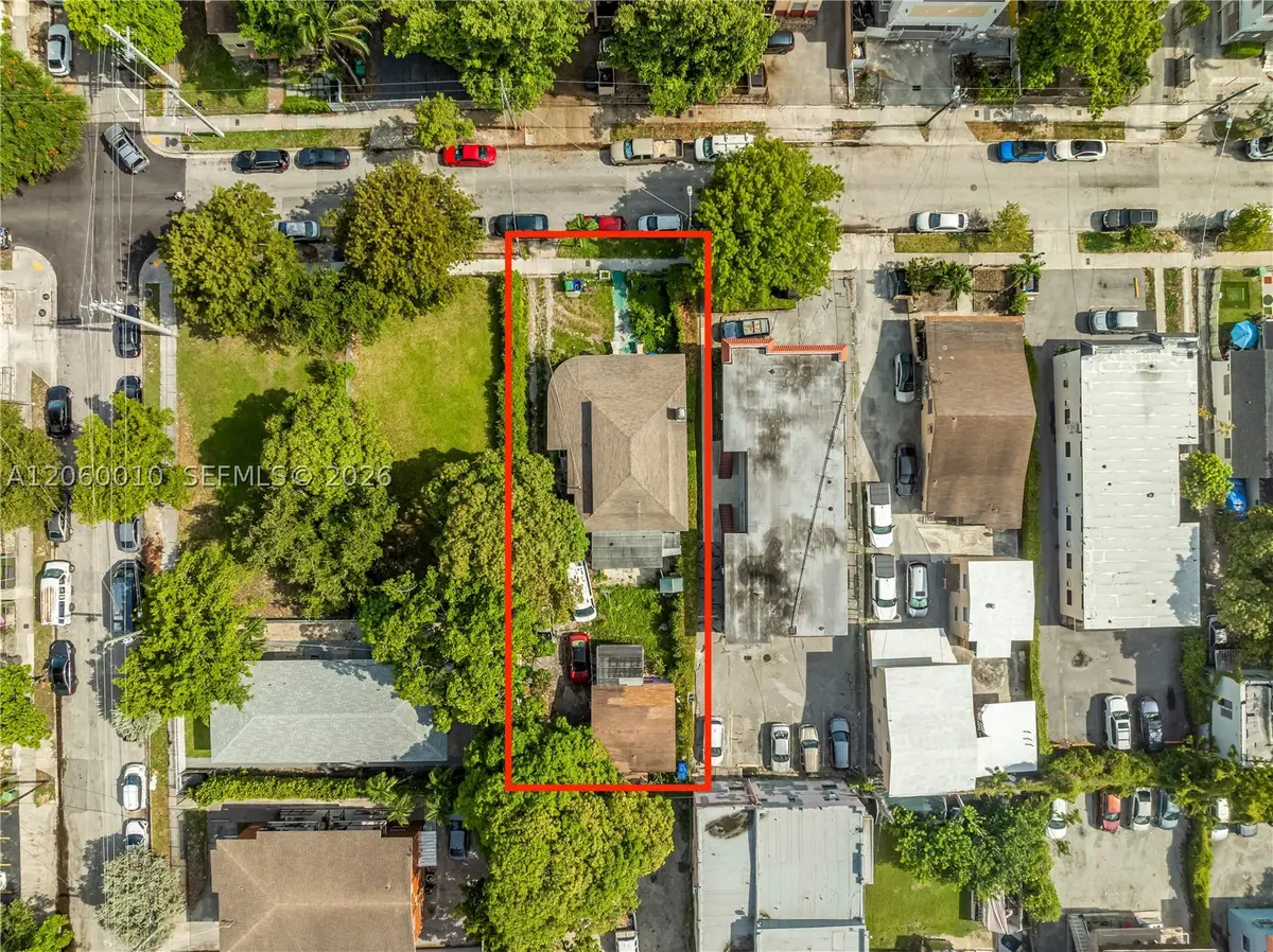 1121 NW 5th St, Miami, FL 33128 - #1
