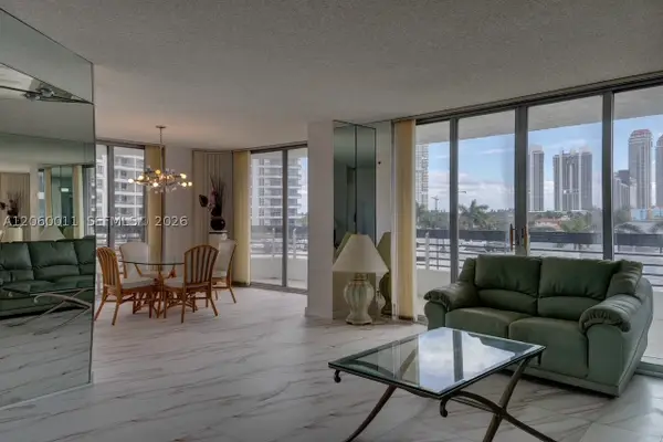 3600 Mystic Pointe Dr #613, Aventura, FL 33180