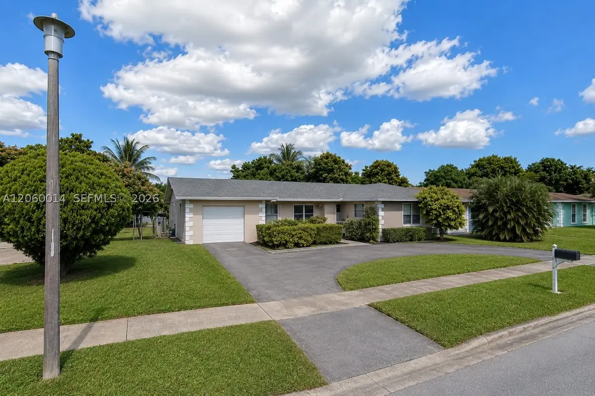 6221 SW 4th St, Margate, FL 33068 - #1