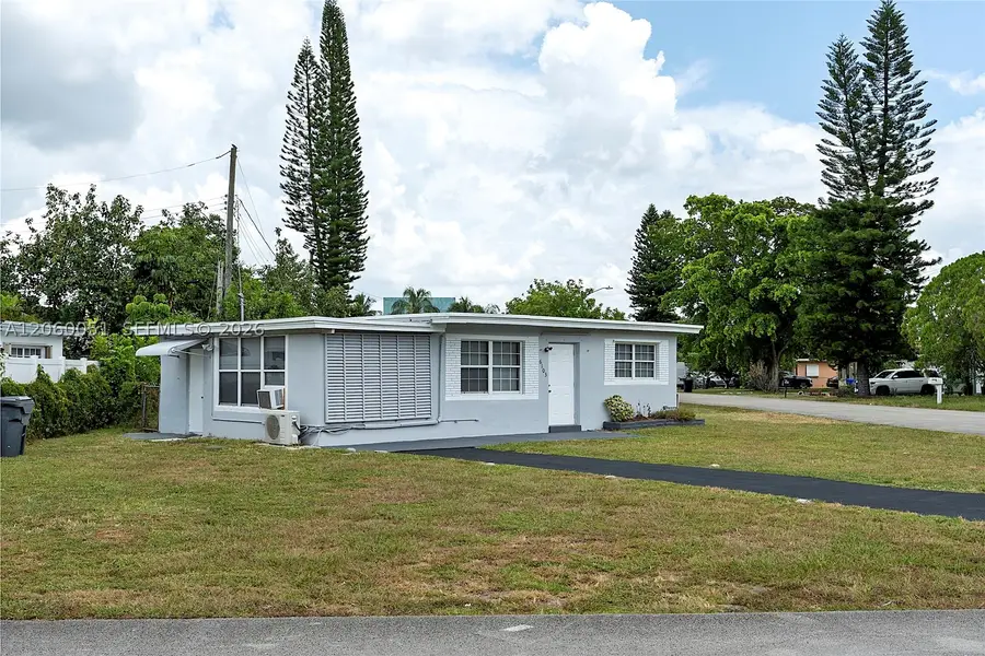 6103 Monroe St, Hollywood, FL 33023 - #2