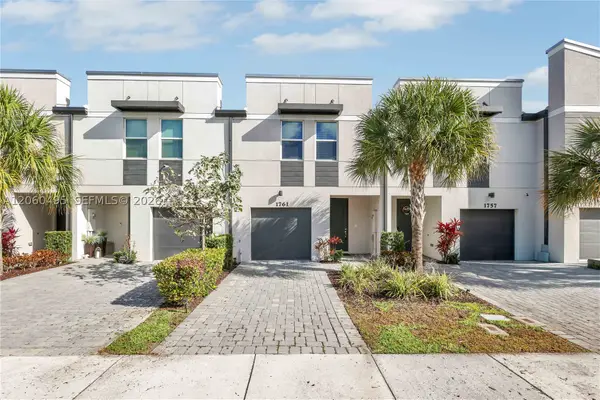 1761 Lindley St, West Palm Beach, FL 33407