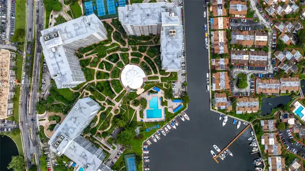 2500 Parkview Dr #517, Hallandale Beach, FL 33009