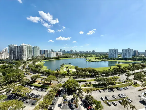 3701 N Country Club Dr #2205, Aventura, FL 33180