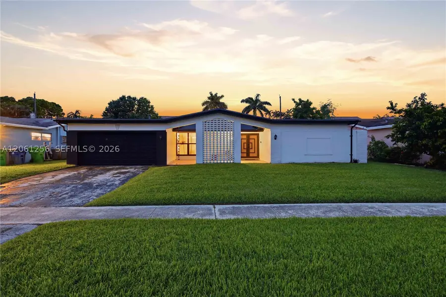 2411 NW 98th Ave, Sunrise, FL 33322 - #2