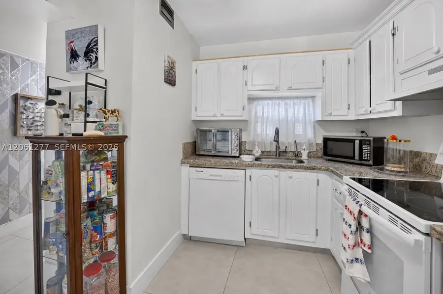 8941 S Hollybrook Blvd #202, Pembroke Pines, FL 33025 - #3
