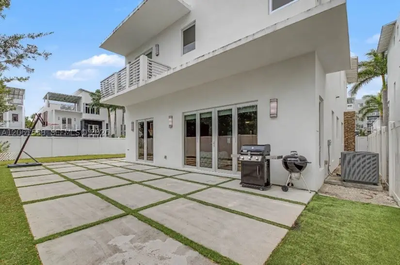 3341 NW 84th Ct, Doral, FL 33122 - #3