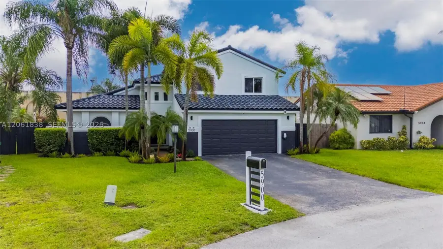 5900 York Ln, Davie, FL 33331 - #2